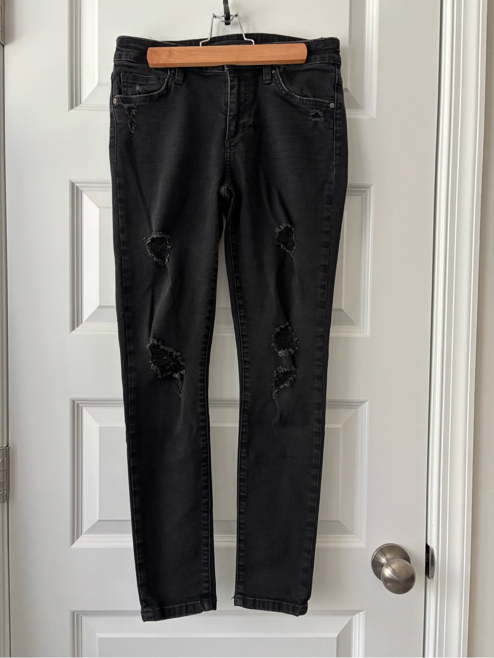 Joe’s Jeans Size 27 Flawless The Icon Mid Rise Skinny Ankle Black Distressed
